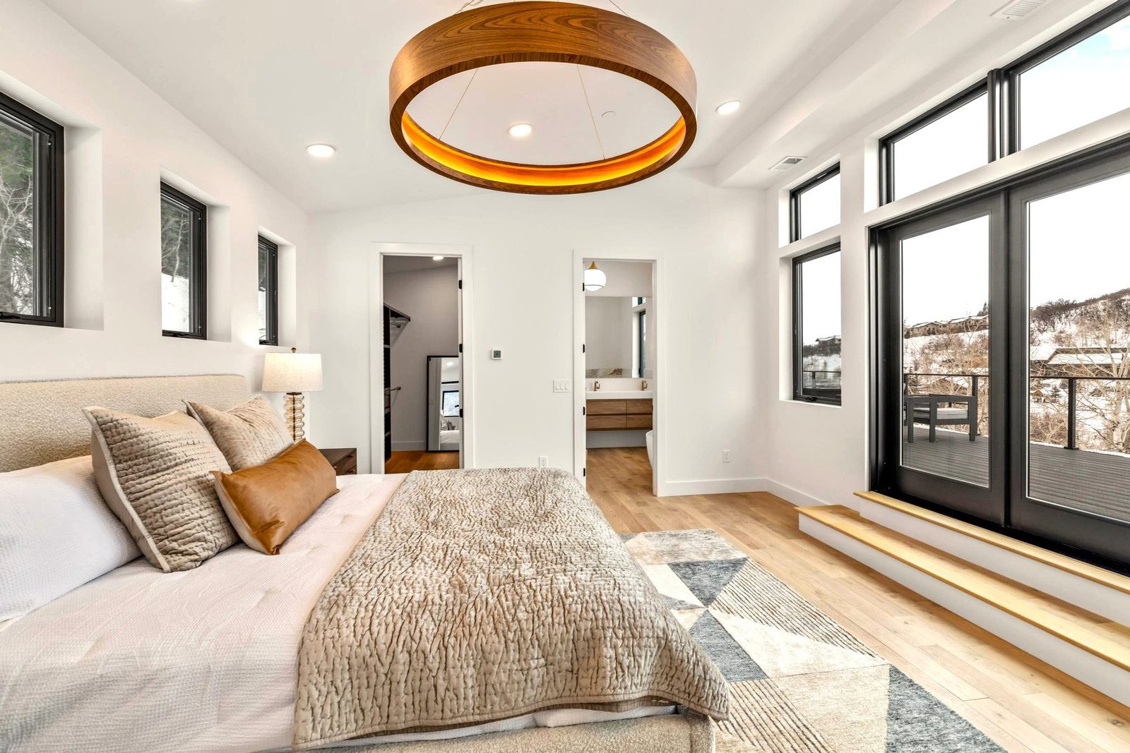 Fourth Vistas bedroom with contemporary mountain furnishings